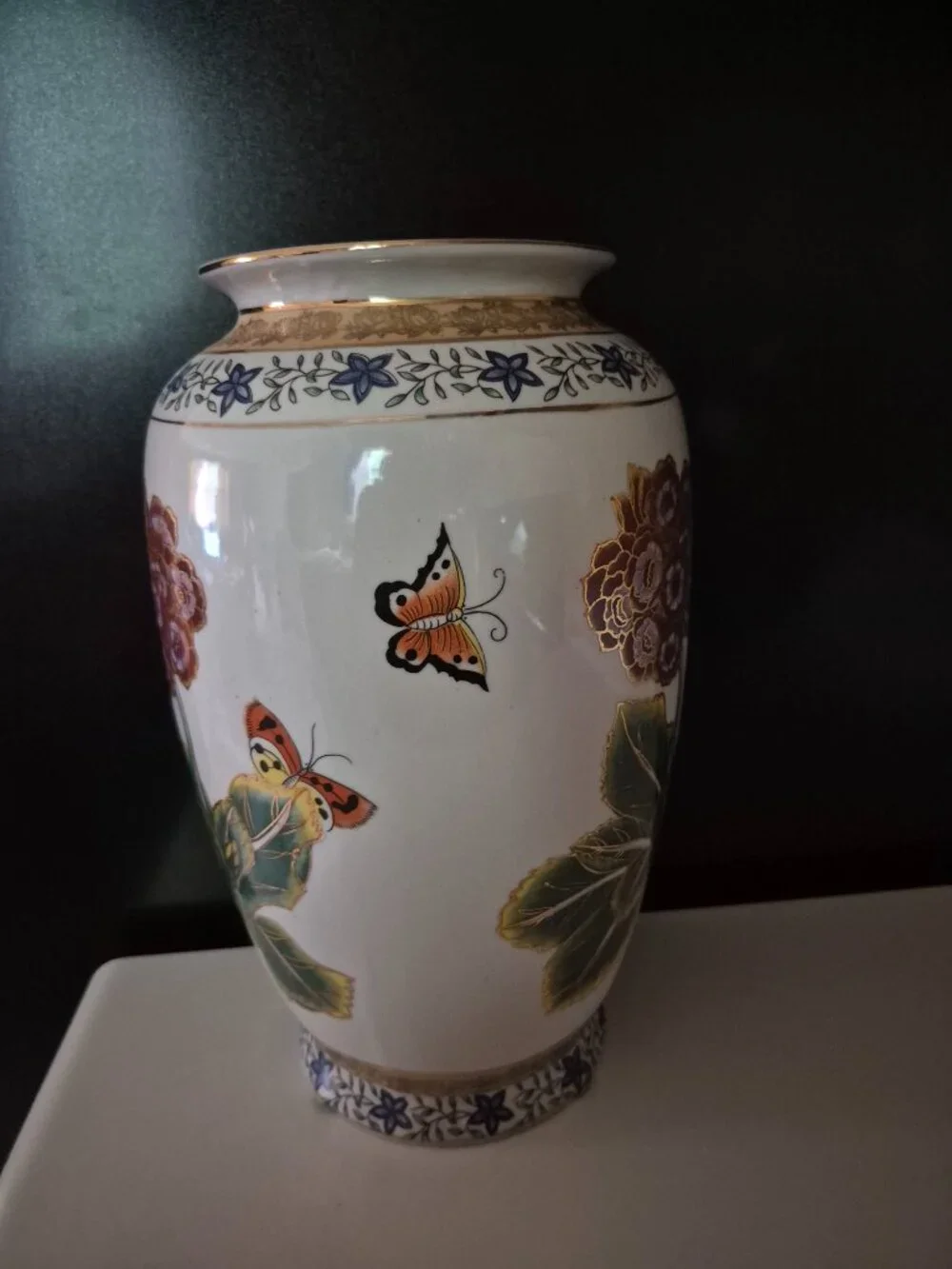 VINTAGE VASE IS AN ANDREA BY SADEK  12